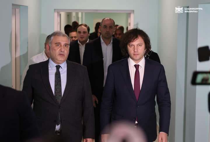 ირაკლი კობახიძემ ჯანდაცვის მინისტრთან მიხეილ სარჯველაძესთან ერთად რუხის რესპუბლიკურ სავადმყოფოში ახალი სამედიცინო აღჭურვილობა დაათვალიერა