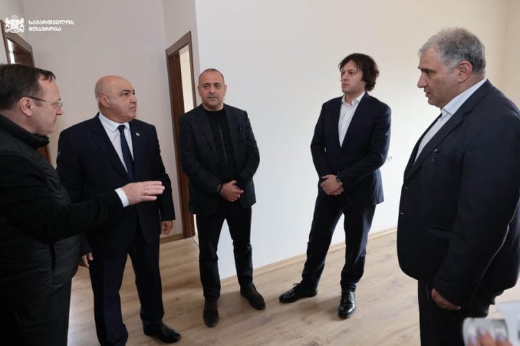 ირაკლი კობახიძემ ქუთაისში საცხოვრებელი კომპლექსის მშენებლობა დაათვალიერა, სადაც ბინებს 720 დევნილი ოჯახი მიიღებს