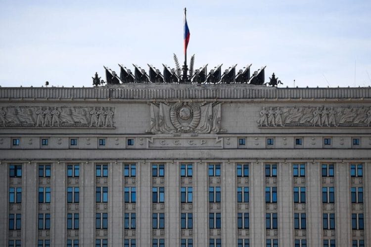 რუსეთის თავდაცვის სამინისტრო უკრაინული დრონებით მასირებული იერიშის მოგერიების შესახებ იტყობინება – მოსკოვის სამმა აეროპორტმა მუშაობა შეაჩერა