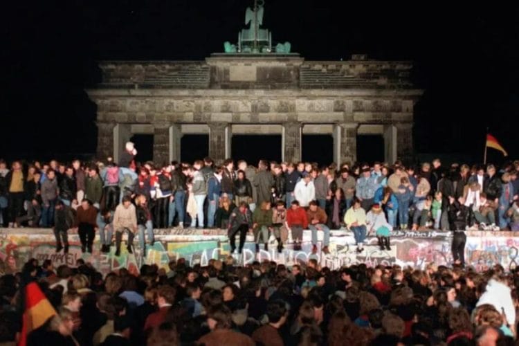 გერმანიის საელჩო – მშვიდობიანი რევოლუცია შესაძლებელია, ბერლინის კედლის დაცემა ამის მაგალითს წარმოადგენს