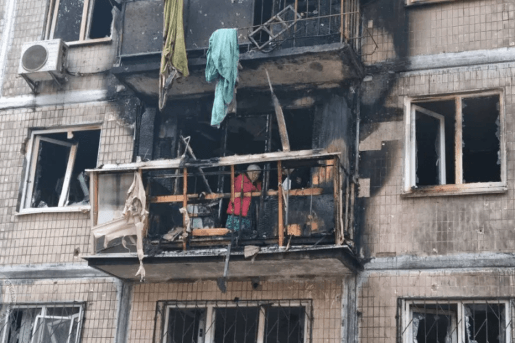რუსეთის მიერ კიევზე თავდასხმისას მრავალსართულიან კორპუსში ხანძარი გაჩნდა, დაშავებულია ორი ადამიანი