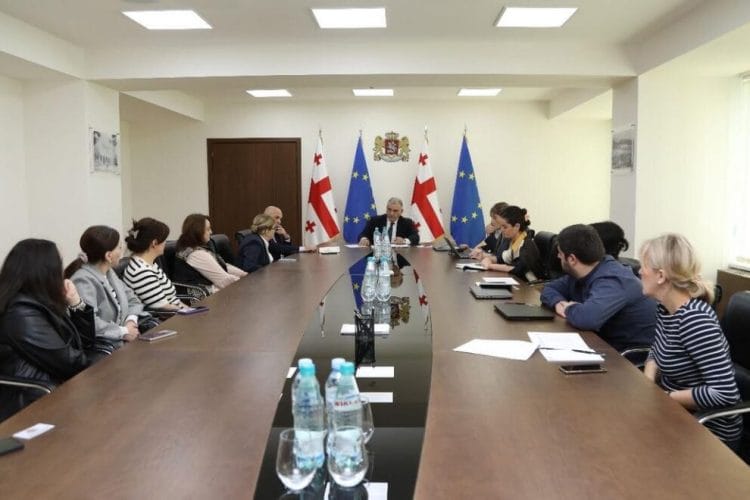 მიხეილ სარჯველაძე დიუშენის კუნთოვანი დისტროფიის მქონე ბავშვების მშობლებს შეხვდა