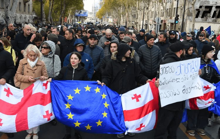 ოპოზიციამ სააპელაციო სასამართლოს ეზოდან ქალაქის ქუჩებში გადაინაცვლა
