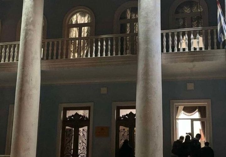 ბათუმის შოთა რუსთაველის უნივერსიტეტში გამართული სტუდენტური აქციის უკან გახარია-ხაზარაძის ჩრდილი ჩანს ?