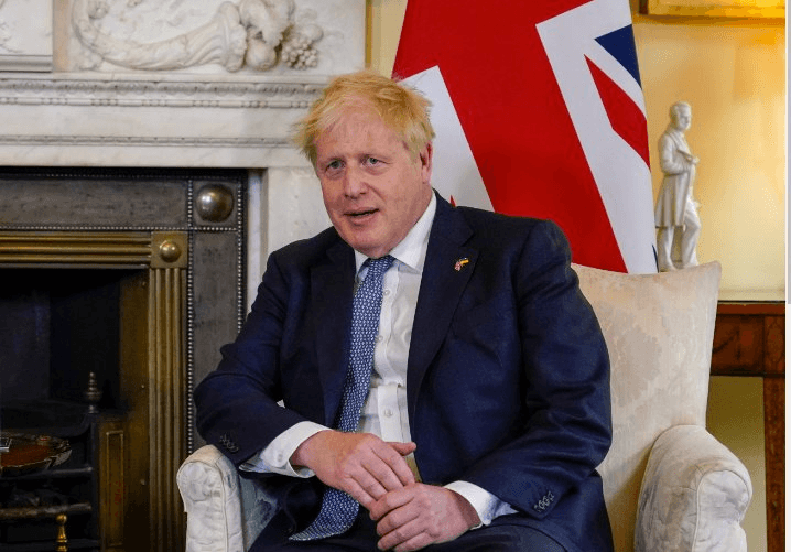 ბორის ჯონსონი – სატელეფონო საუბარი, რომელიც ოლაფ შოლცსა და ვლადიმერ პუტინს შორის გაიმართა, საშინელ ნორმანდიულ ფორმატში დაბრუნების რისკს ქმნის