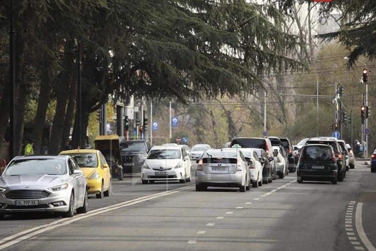 გარემოს ეროვნული სააგენტო აცხადებს, რომ 21 ნოემბრიდან თბილისსა და ზოგიერთ რაიონში ატმოსფერულ ჰაერში მყარი ნაწილაკების შემცველობის მატება ფიქსირდება