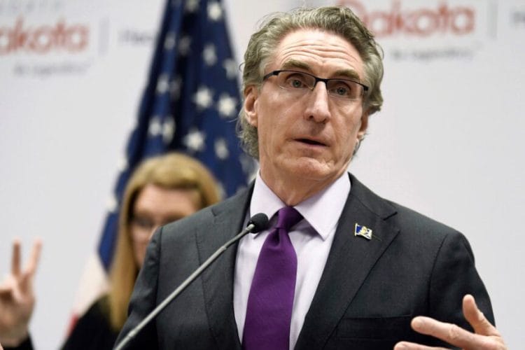 დონალდ ტრამპმა შინაგან საქმეთა მდივნის თანამდებობაზე დაგ ბურგუმი დაასახელა