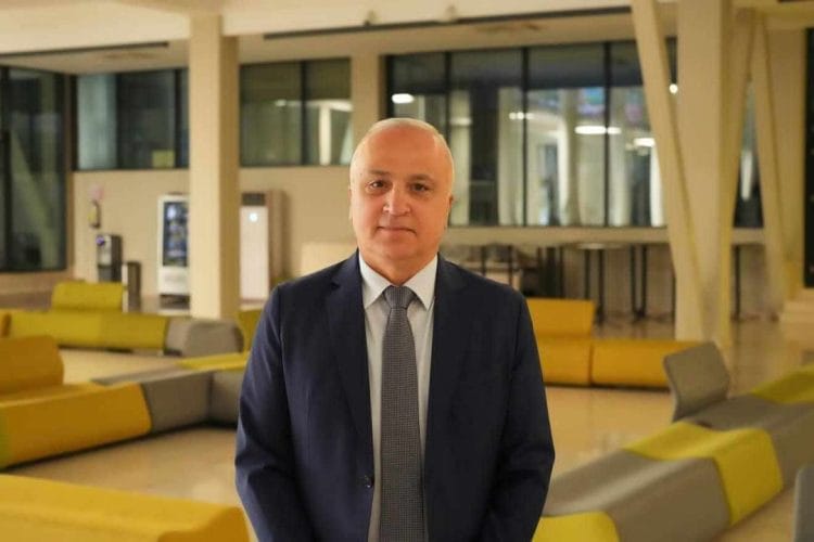 პროფესორი ემზარ კაკულია საქართველოს ეროვნული ფასეულობებით სახელისუფლებო პოლიტიკის წარმოების აუცილებლობაზე მიუთითებს და რეგიონალურ გამოწვევებზე საუბრობს