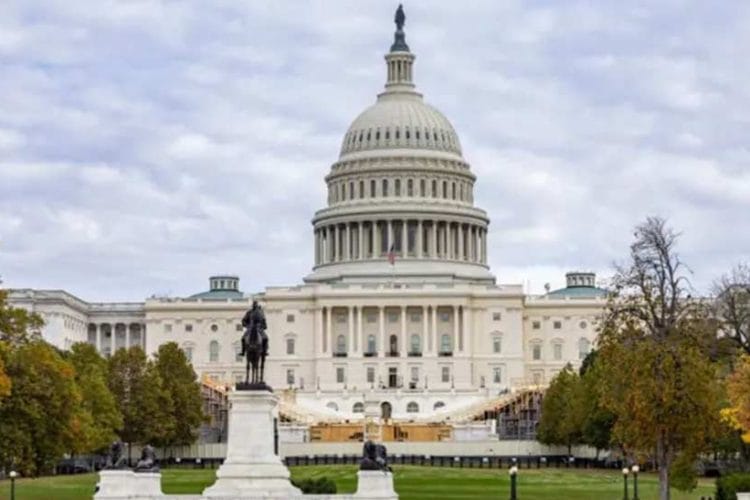 აშშ-ის კაპიტოლიუმის ვიზიტორთა ცენტრში დააკავეს მამაკაცი, რომელსაც ცეცხლსასროლი იარაღი ჰქონდა