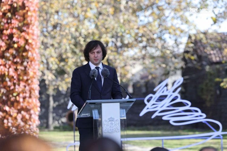 ილია ჭავჭავაძის დაბადების 187-ე წლისთავთან დაკავშირებით ყვარელში დღეს ტრადიციული სახალხო ზეიმი გაიმართა, რომელსაც მთავრობის მეთაური დაესწრო