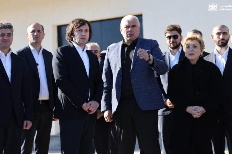 ირაკლი კობახიძემ ფოთში ახლად გახსნილი ნიჩბოსნობის ბაზა დაათვალიერა