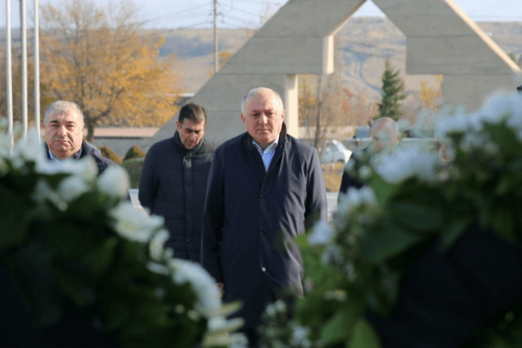 გრიგოლ ლილუაშვილმა გმირულად დაღუპული სპეცრაზმელის, ივანე გოლაშვილის ხსოვნას პატივი მიაგო და გარდაცვლილის ოჯახის წევრებს მიუსამძიმრა