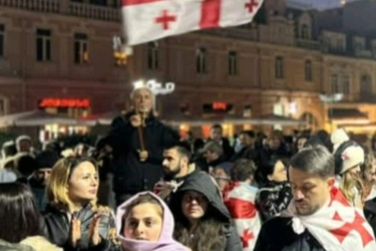 რუსთაველზე კვლავ მასები იკრიბებიან