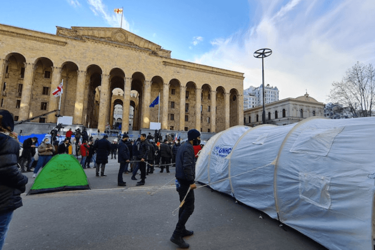 რადიკალების დაანონსებული კარვების აქცია საპნის ბუშტივით გაქრა