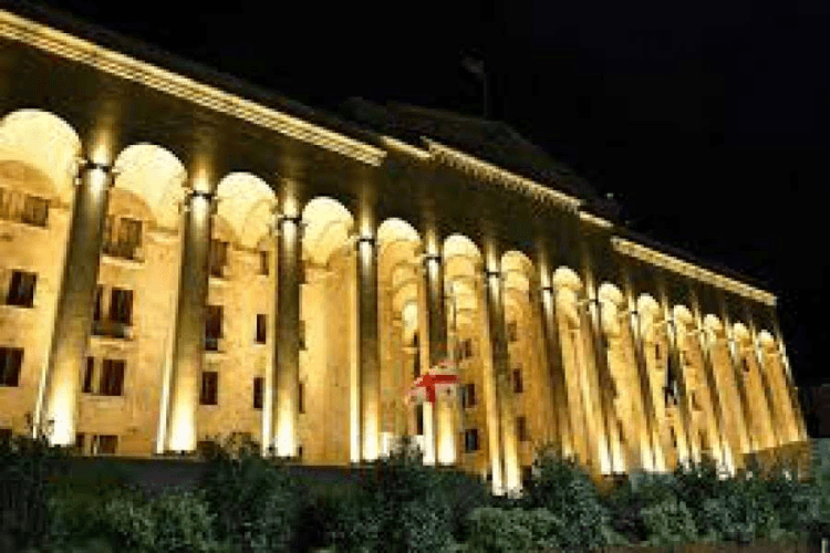 აგენტურული ოპოზიციის კარვების აქცია, პარლამენტის პირველი სხდომა და მთავრობის დამტკიცება, ,,ძაღლი ყეფს -ქარავი მიდის”