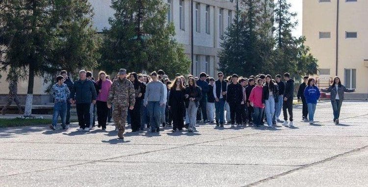 საქართველოს თავდაცვის ძალების მე-6 საარტილერიო ბრიგადაში სკოლის მოსწავლეებს უმასპინძლეს