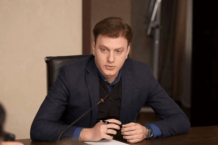 ვატო შაქარიშვილი – სამწუხაროა, რომ ადეიშვილი-გვარამიას პროკურატურის მაღალჩინოსანი ვლადიმერ ხუჭუა დღემდე მოსამართლეა, დავალებამ არ დააყოვნა საელჩოდან და ხუჭუამ გაკოტრებულ ოპოზიციას ხავსი გადაუგდო