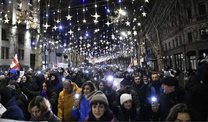 რუსთაველის გამზირზე საპროტესტო აქციის მონაწილეებმა  გზა გადაკეტეს