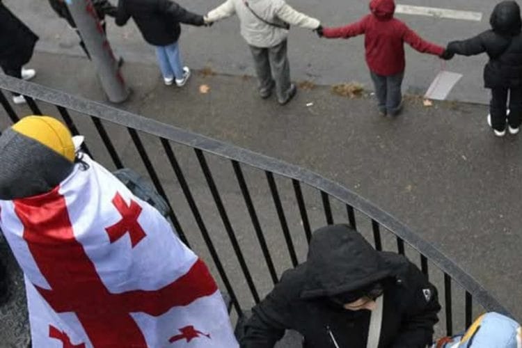 თბილისსა და რეგიონებში „ერთობის ჯაჭვის“ აქცია იმართება