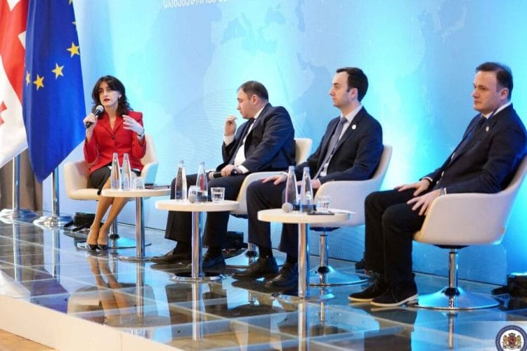 ელჩების კონფერენციის ფარგლებში, საქართველოს საგარეო პოლიტიკური პრიორიტეტების თემაზე პანელური დისკუსია გაიმართა