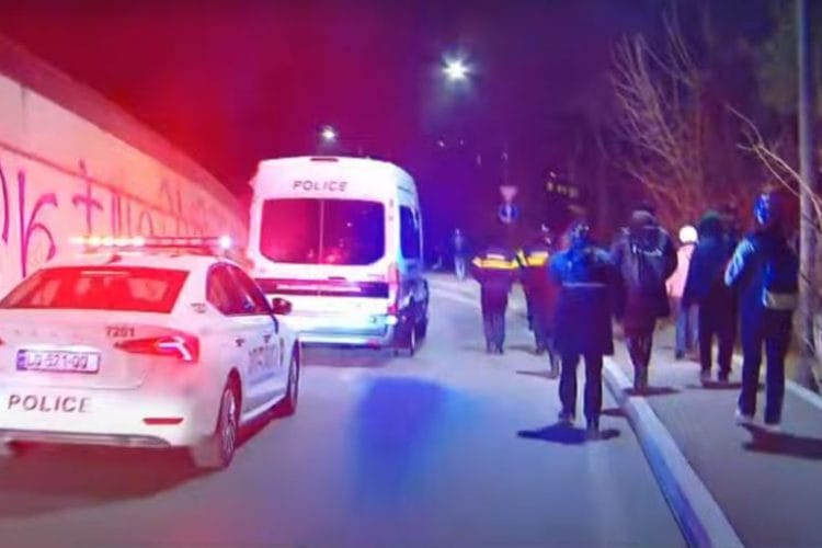 საპროტესტო აქციის მონაწილეთა მსვლელობა მეტროსადგურ „დელისის“ მიმდებარე ტერიტორიაზე დასრულდა