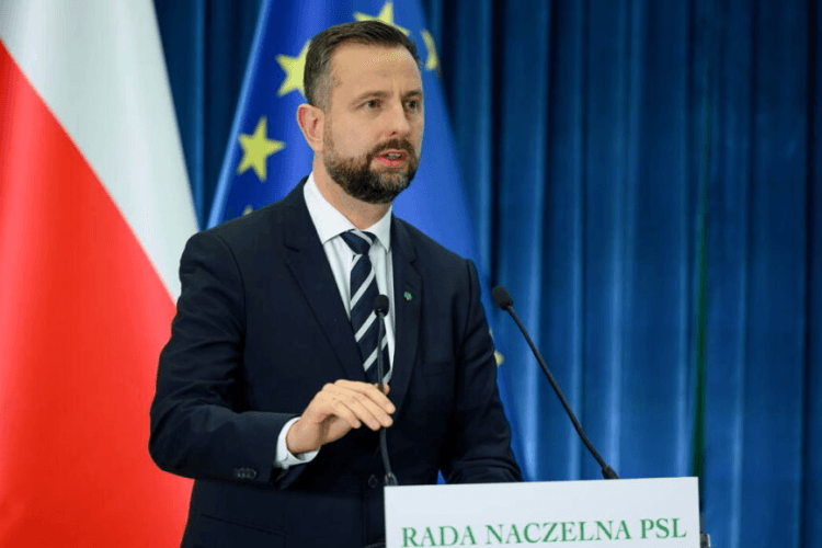 პოლონეთის თავდაცვის მინისტრის ცნობით, პოლონეთის მიერ მიღებული სისტემები დაიცავენ ნატო-ს ქვეყნების საჰაერო სივრცეს, მათ შორის უკრაინისთვის დახმარების მისაწოდებლად გამოყენებულ აეროპორტ „ჟეშუვ-იასენკას“