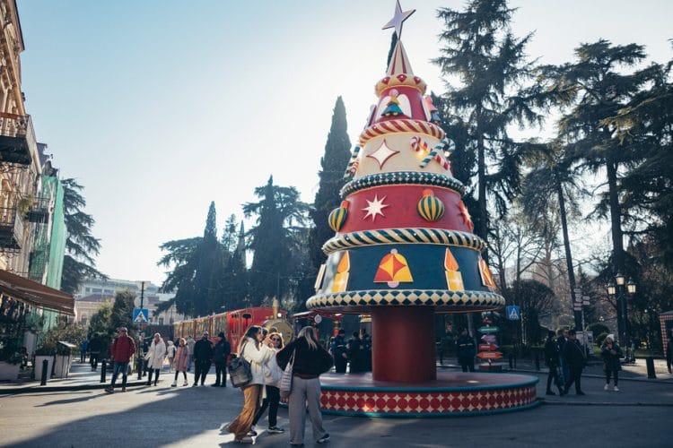 საახალწლო ღონისძიებები 12 დეკემბრიდან 7 იანვრის ჩათვლით პირველი რესპუბლიკის მოედანზე გაიმართება