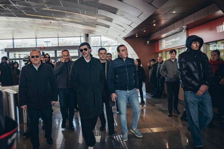 კახა კალაძემ მეტროსადგურ „ავლაბრის“ განახლებული ზედა ვესტიბიული დაათვალიერა