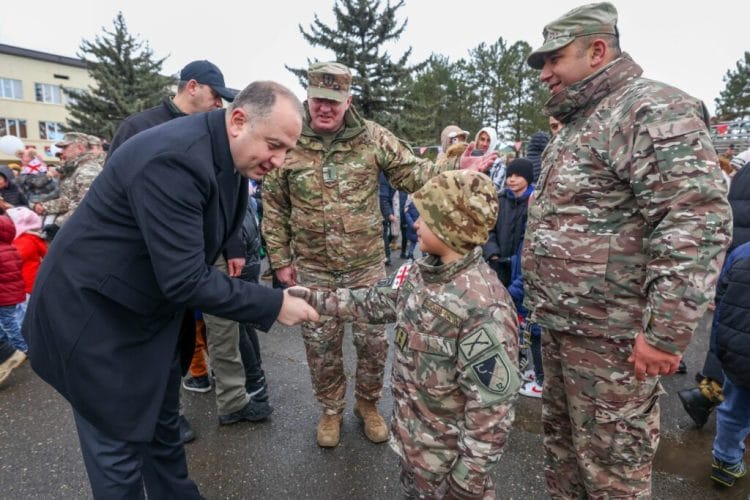 ირაკლი ჩიქოვანი თავდაცვის ძალების პირველ ქვეით ბრიგადას იუბილეს ულოცავს