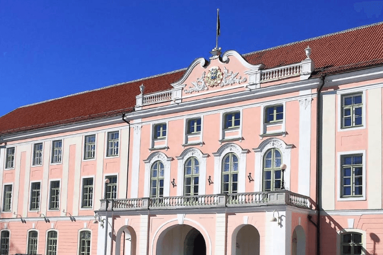 არამკითხე ესტონურ პარლამენტს კომპასი და მიმართულება აერია