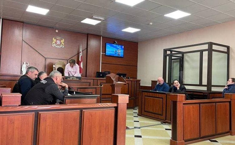 ზუგდიდის სასამართლომ მარიამ სიჭინავა 5000 ლარით დააჯარიმა და სასამართლო დარბაზიდან გაათავისუფლა