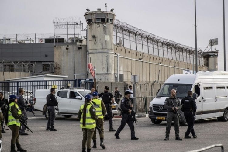 ისრაელის მხარემ პალესტინელი პატიმრების გათავისუფლება შეაჩერა ხან იუნისში, ღაზის სექტორის სამხრეთ ნაწილში განვითარებული მოვლენების გამო