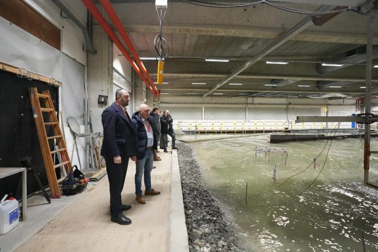 გურამ გურამიშვილი – ანაკლიის ღრმაწყლოვანი ნავსადგურის საზღვაო ინფრასტრუქტურაზე ჰიდრო-დინამიკური ზეგავლენის შეფასება რეალური საპროექტო ტალღმტეხელის მოდელზე ხორციელდება