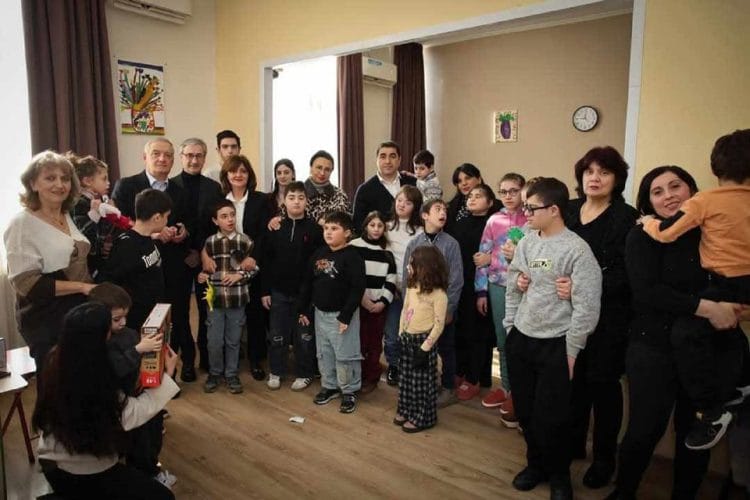 შალვა პაპუაშვილი და გიორგი ვოლსკი ბავშვთა და მოზარდთა სარეაბილიტაციო ცენტრ „მზის სივრცეს“ ეწვივნენ