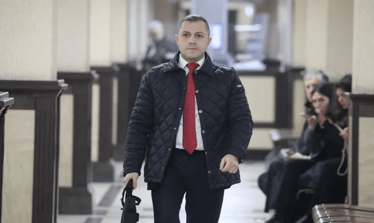 პროკურორის განცხადებით, 10-წუთიან აუდიოჩანაწერს, რომელიც ბაჩიაშვილის დაცვის მხარეს, როგორც ბაჩიაშვილ-ივანიშვილის საუბრის ჩანაწერი ისე აქვს წარმოდგენილი, 114-ჯერ აქვს წყვეტის კვალი