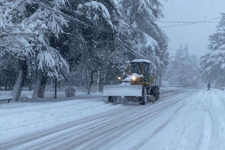 სენაკის მუნიციპალიტეტში თოვლის საფარისგან გზების გაწმენდა უწყვეტ რეჟიმში მიმდინარეობს