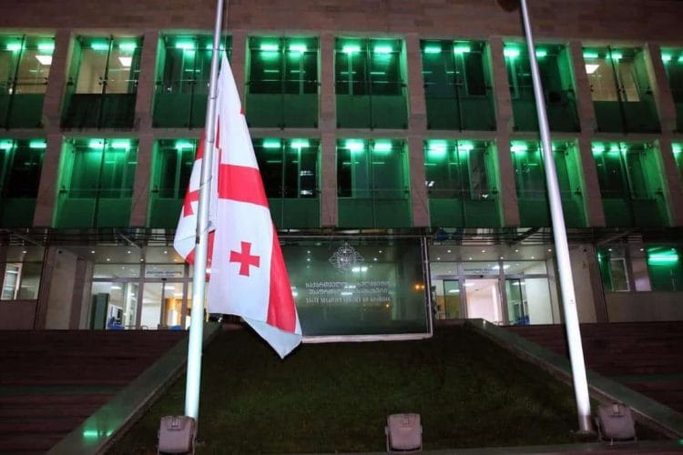 საბჭოთა ოკუპაციის დღესთან დაკავშირებით, სახელმწიფო უსაფრთხოების სამსახურის ადმინისტრაციულ შენობებზე სახელმწიფო დროშები დაეშვა