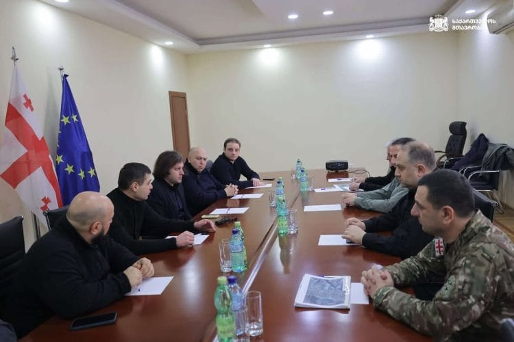 პრემიერ-მინისტრმა ირაკლი კობახიძემ საკოორდინაციო შტაბის სხდომაზე გურიის რეგიონში დიდთოვლობით გამოწვეული პრობლემების აღმოფხვრის კუთხით შესრულებული სამუშაოს შესახებ ანგარიში მოისმინა