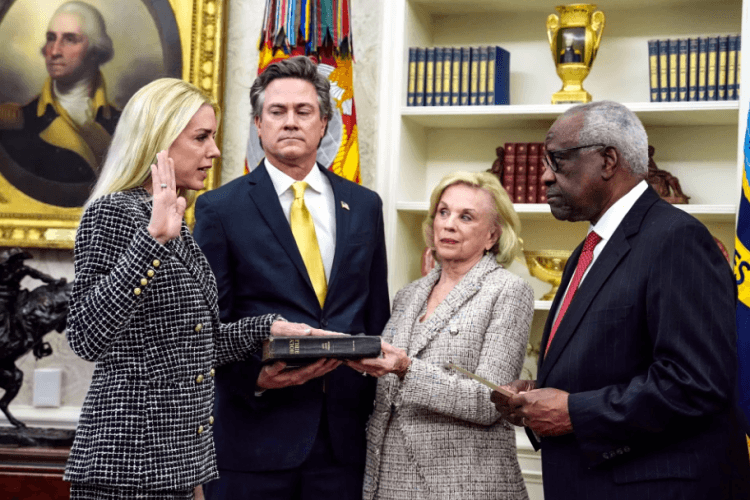 აშშ-ის გენერალურმა პროკურორმა შეზღუდა FARA-ს აღსრულება და გააუქმა გამოძიების ფედერალურ ბიუროში არსებული ოპერატიული ჯგუფი, რომელიც საგარეო გავლენის წინააღმდეგ მუშაობდა