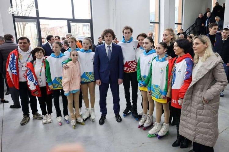 საქართველოს პრემიერ-მინისტრმა, ირაკლი კობახიძემ, ბათუმში საერთაშორისო სტანდარტების ყინულის არენა გახსნა, რაც ბევრ საინტერესო სიახლეს მოიტანს