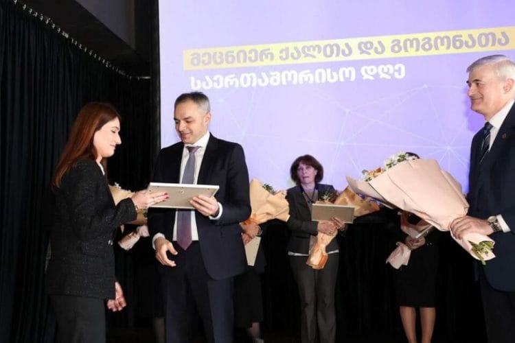 ალექსანდრე წულაძემ მეცნიერებაში შეტანილი განსაკუთრებული წვლილისთვის ქალი მეცნიერები დააჯილდოვა