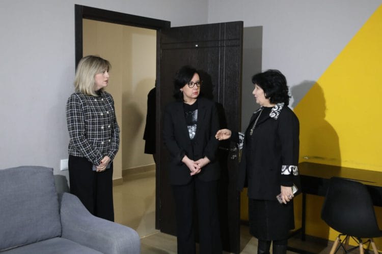 ჯანდაცვის სამინისტრო – შიდა ქართლში ძალადობის მსხვერპლთა თავშესაფარი განახლდა, გარემონტდა და სრულად აღიჭურვა ბენეფიციართა საცხოვრებელი ოთახები