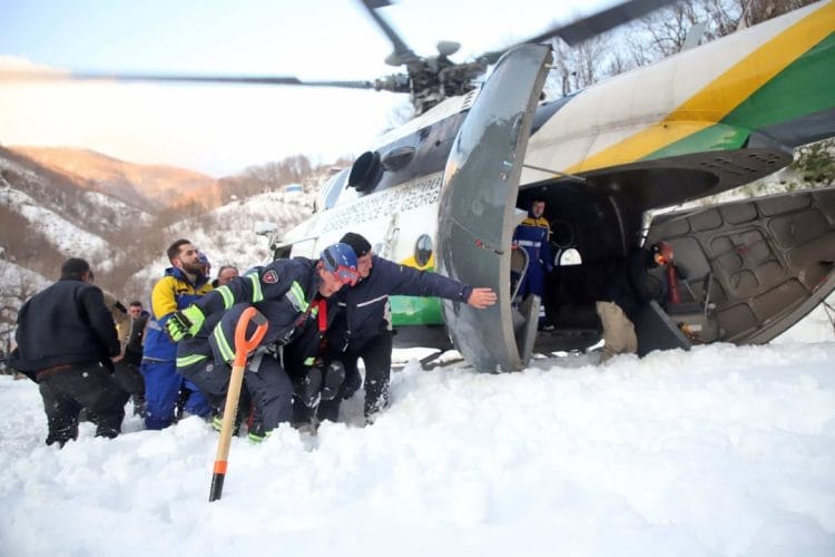 სასაზღვრო პოლიციის ვერტმფრენით, მეხანძრე-მაშველებმა გურიის ერთ-ერთი სოფლიდან, ადგილობრივი სამედიცინო დაწესებულებაში გადაიყვანეს