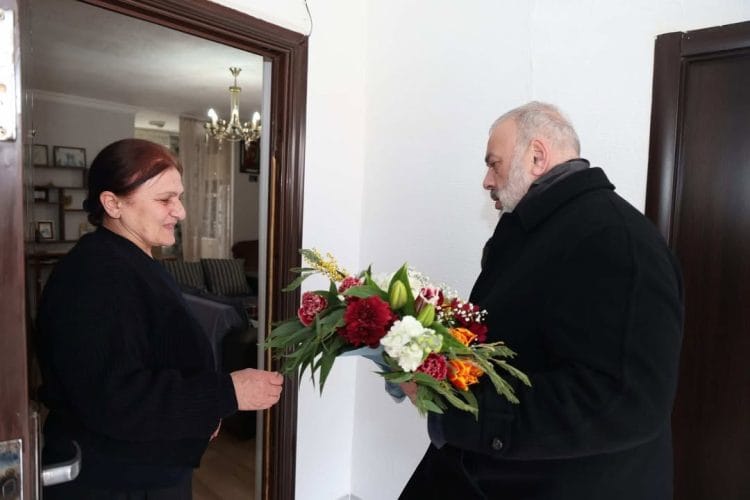 კობა კობალაძემ საქართველოს ტერიტორიული მთლიანობისთვის, დამოუკიდებლობისა და თავისუფლებისათვის ბრძოლებში დაღუპული მეომრების დედებს დედის დღე მიულოცა