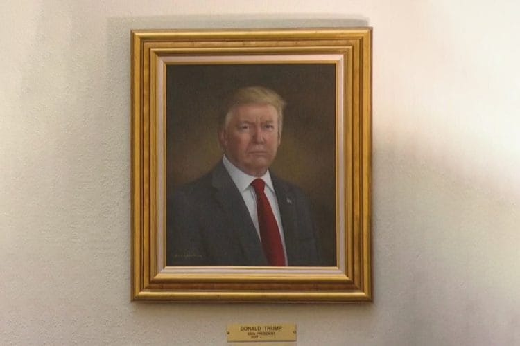 დონალდ ტრამპი აცხადებს, რომ მისი პორტრეტი, რომელიც კოლორადოს შტატის გუბერნატორმა შტატის კაპიტოლიუმში გამოფინა, მიზანმიმართულადაა დამახინჯებული