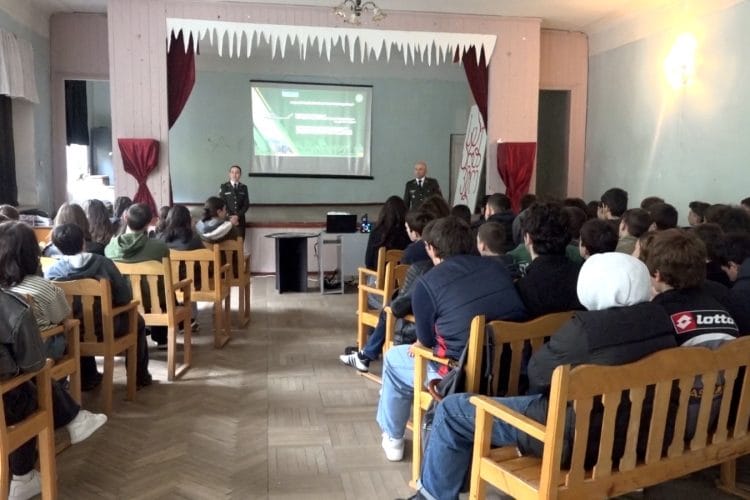 პროექტის – „ჩვენი ჯარი“, ფარგლებში სამხედროები ტყიბულის მე-6 სკოლას ესტუმრნენ