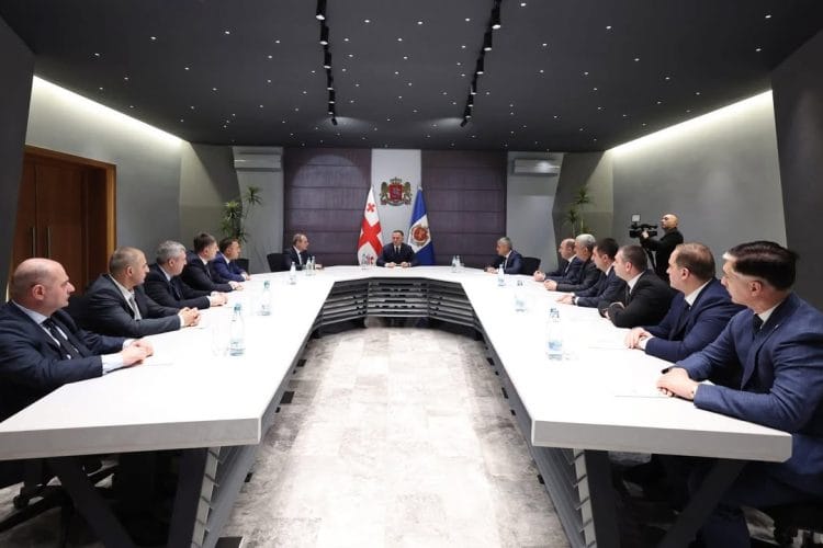 ვახტანგ გომელაურმა თბილისის პოლიციის დეპარტამენტის თანამშრომლებს ახალი უფროსი წარუდგინა