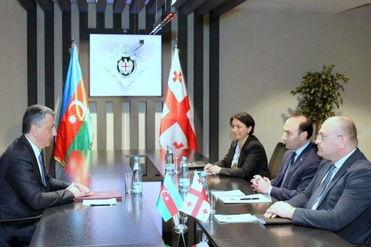 სუს-ის უფროსი ანრი ოხანაშვილი საქართველოში აზერბაიჯანის რესპუბლიკის საგანგებო და სრულუფლებიან ელჩს ფაიგ გულიევს შეხვდა