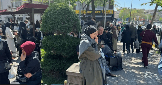 მედიის ცნობით, თურქეთში მიწისძვრით გამოწვეული პანიკის გამო სიმაღლიდან გადმოხტომის შედეგად, სულ მცირე, 151 ადამიანი დაშავდა