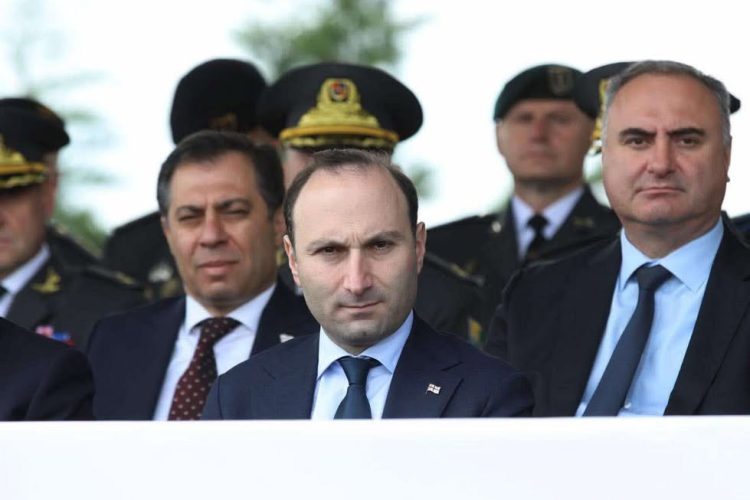 სუს-ის უფროსი ანრი ოხანაშვილი საქართველოს თავდაცვის ძალების დაარსების 34 წლის იუბილესადმი მიძღვნილ საზეიმო ღონისძიებას დაესწრო